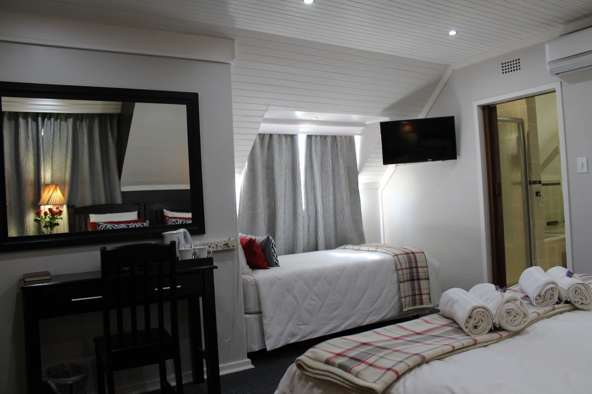 Фото 3Liebeloft Guest House