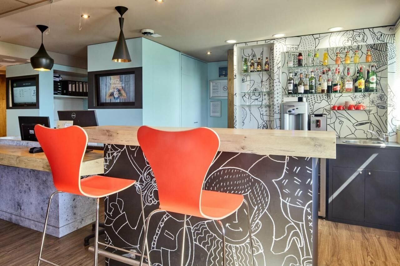 Фото B&b Hotel Versailles Le Chesnay