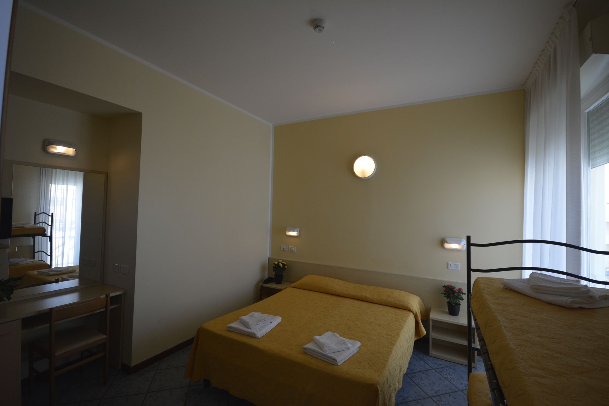 Фото Hotel Corona