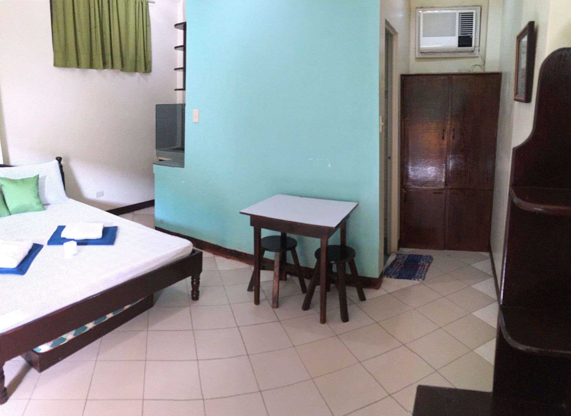 Фото Royal Crown Inn