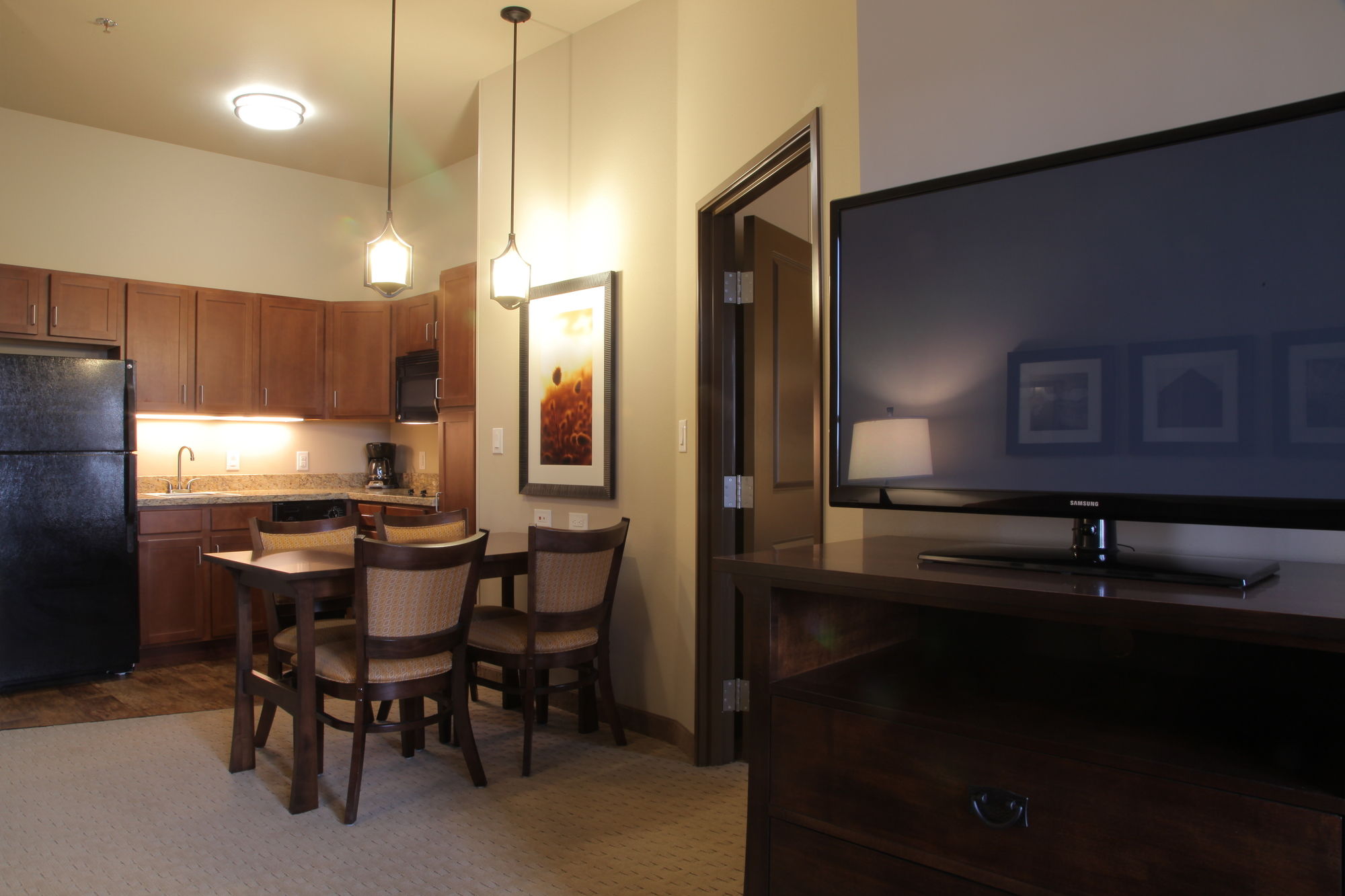 Фото Teddy's Residential Suites Watford City