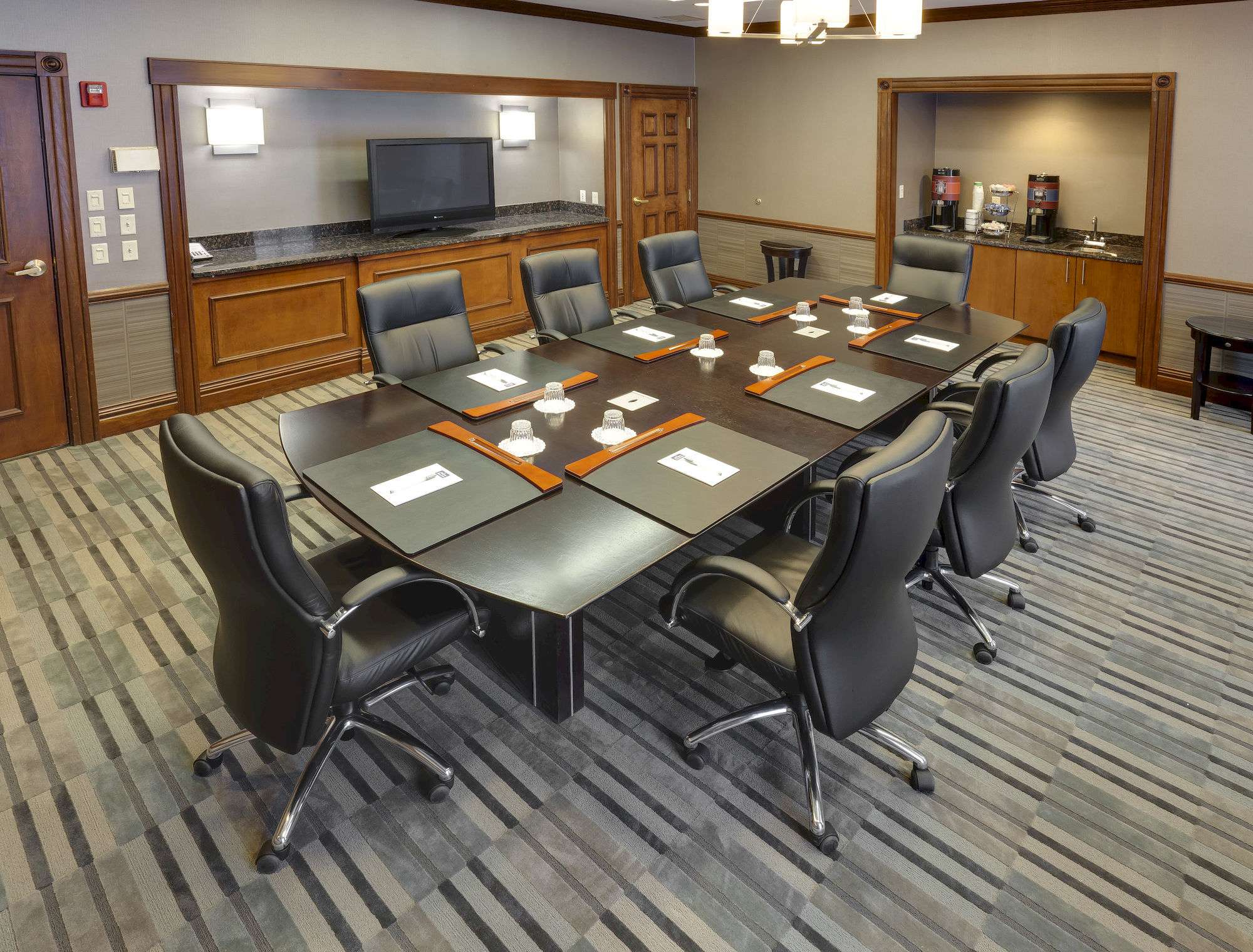 Фото Hampton Inn & Suites Buffalo Downtown