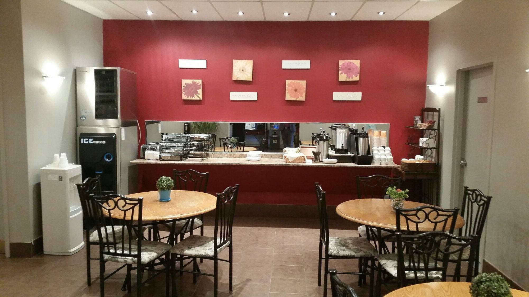 Фото Strata Hotel