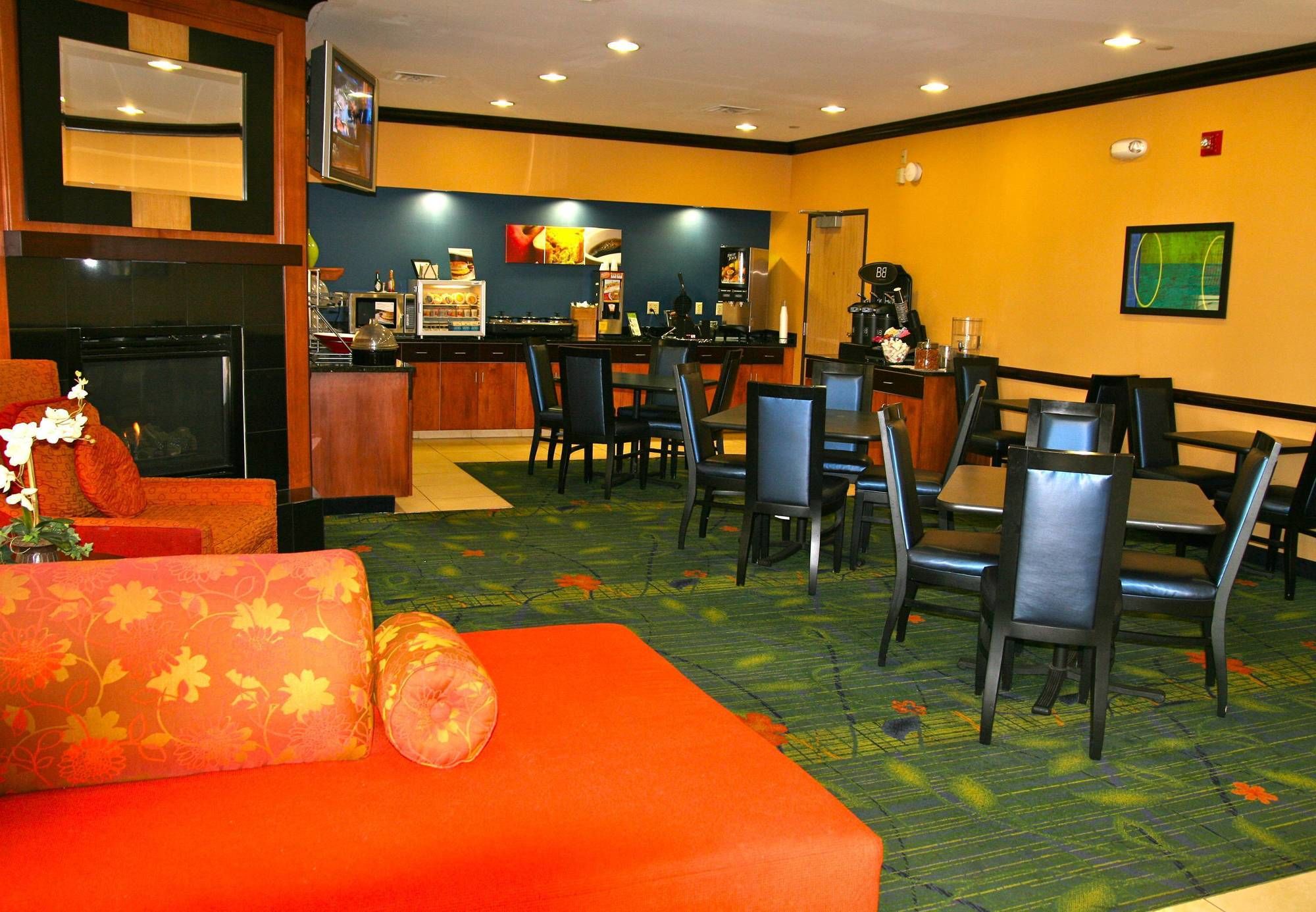 Фото Fairfield Inn by Marriott Hays