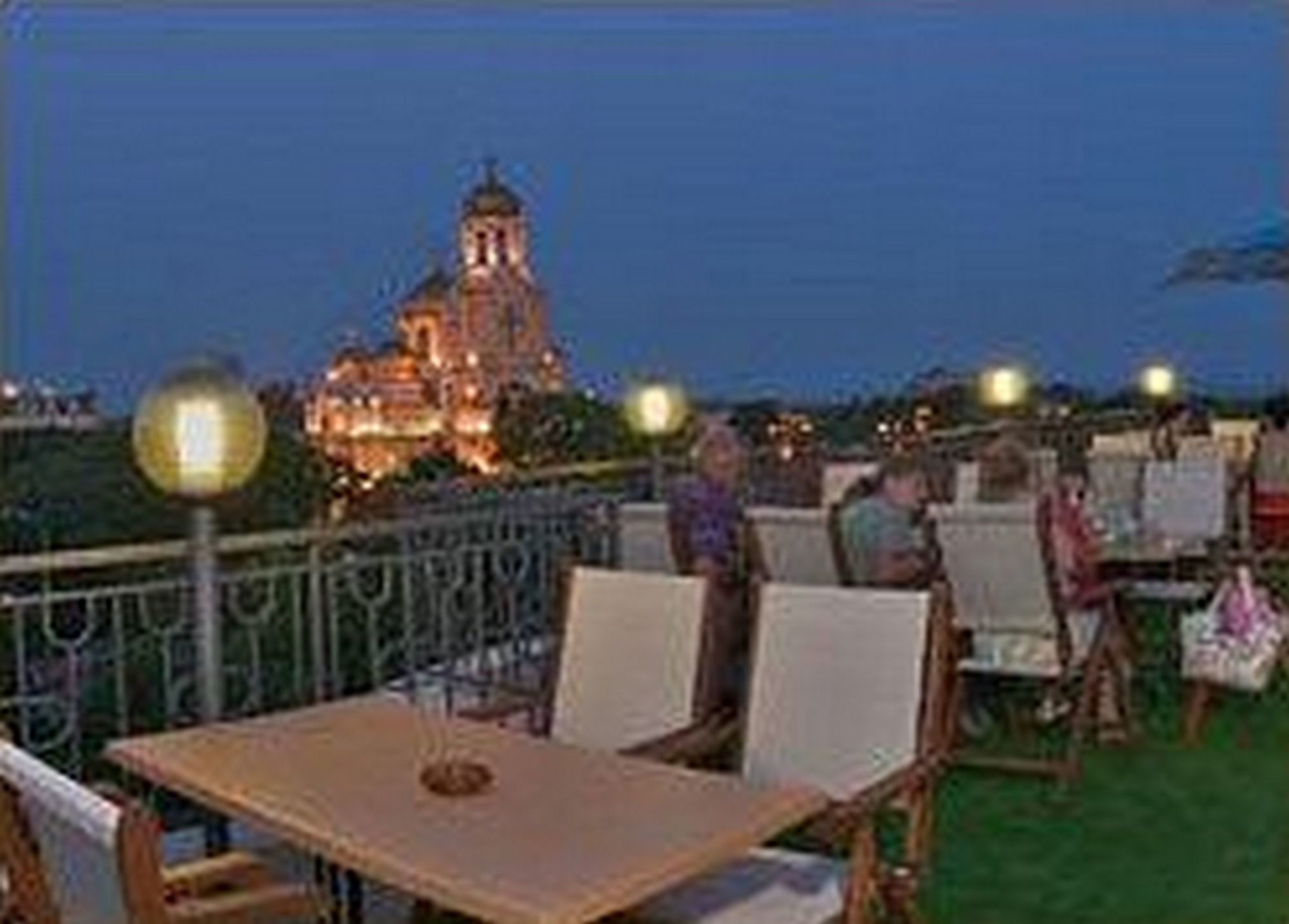 Фото отеля 2