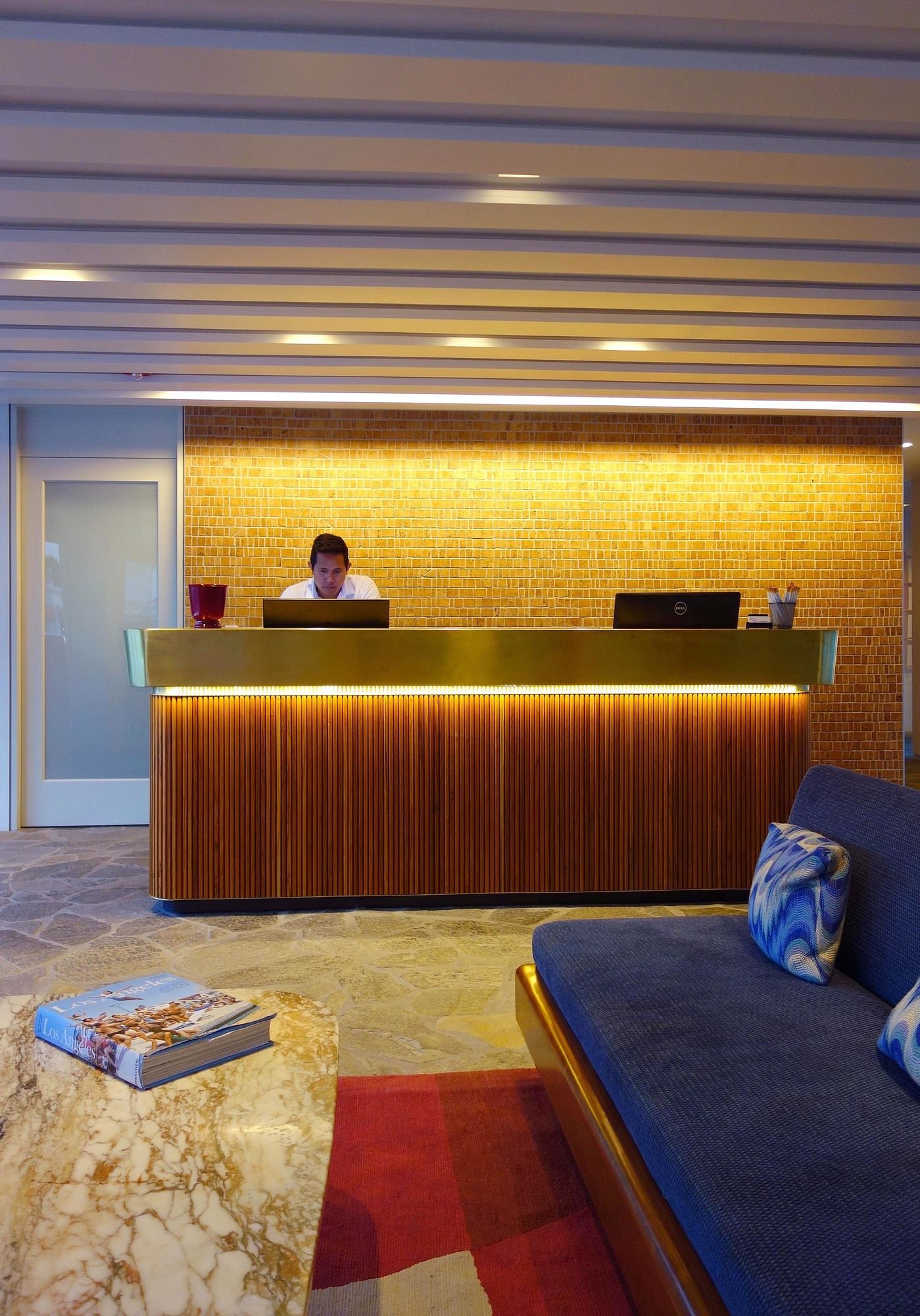 Фото Beverly Laurel Hotel