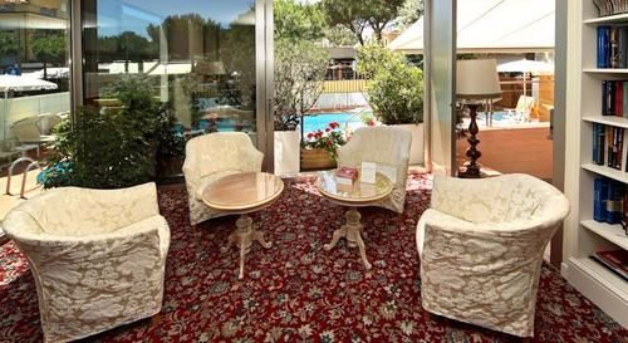 Фото National Hotel