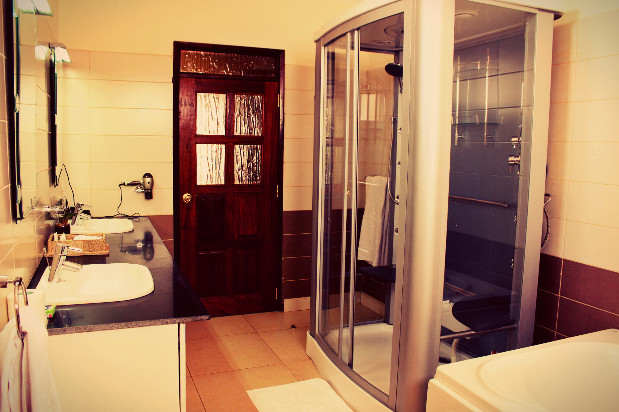 Фото Sovereign Hotel