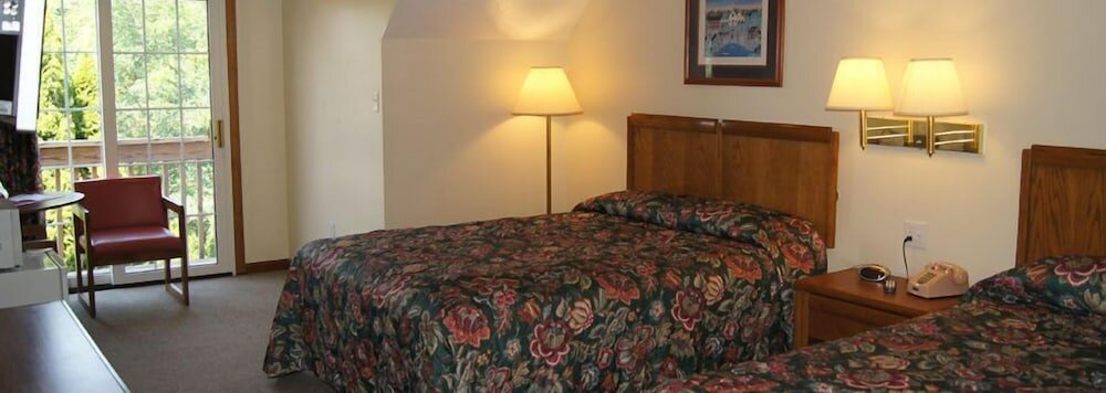 Фото Blue Spruce Motel & Townhouses