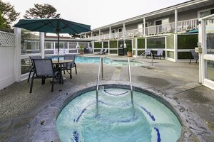 Гостиница Monterey Bay Lodge