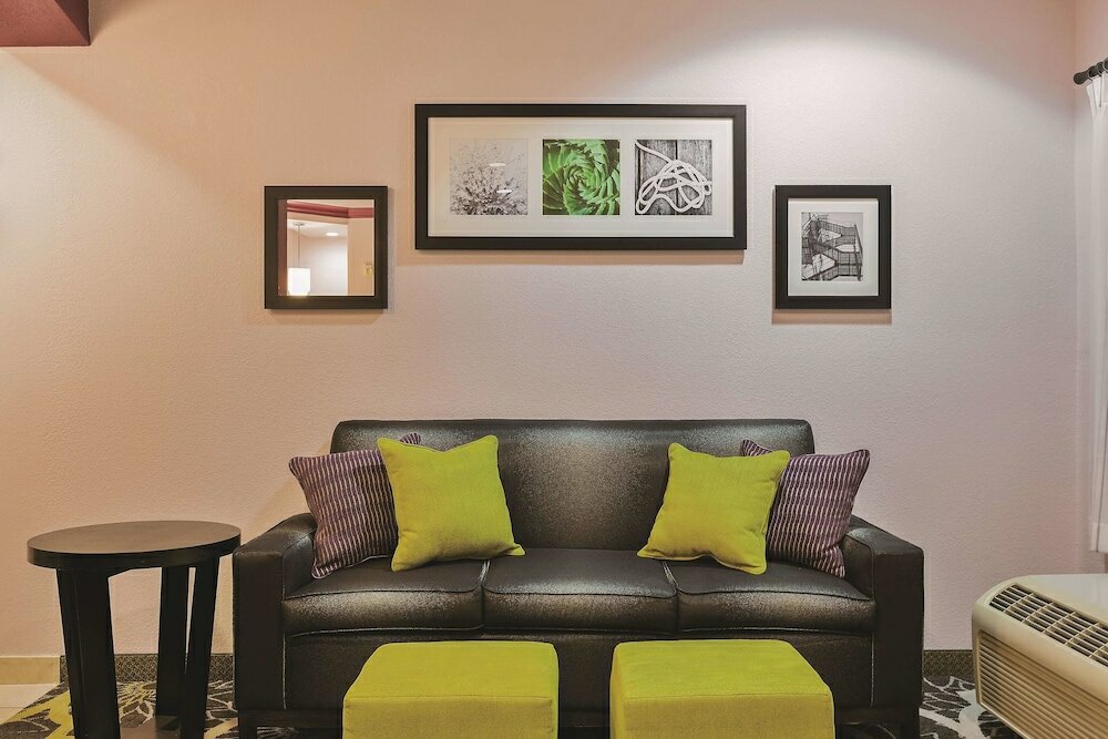 Фото La Quinta Inn & Suites by Wyndham Tulare