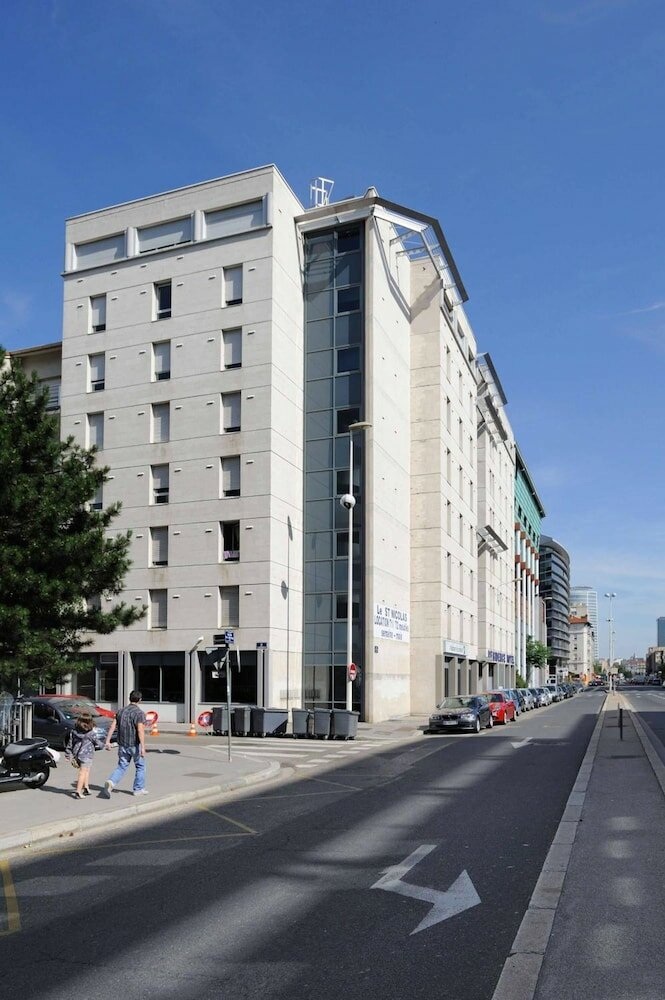 Фото Séjours and Affaires Lyon Saint Nicolas