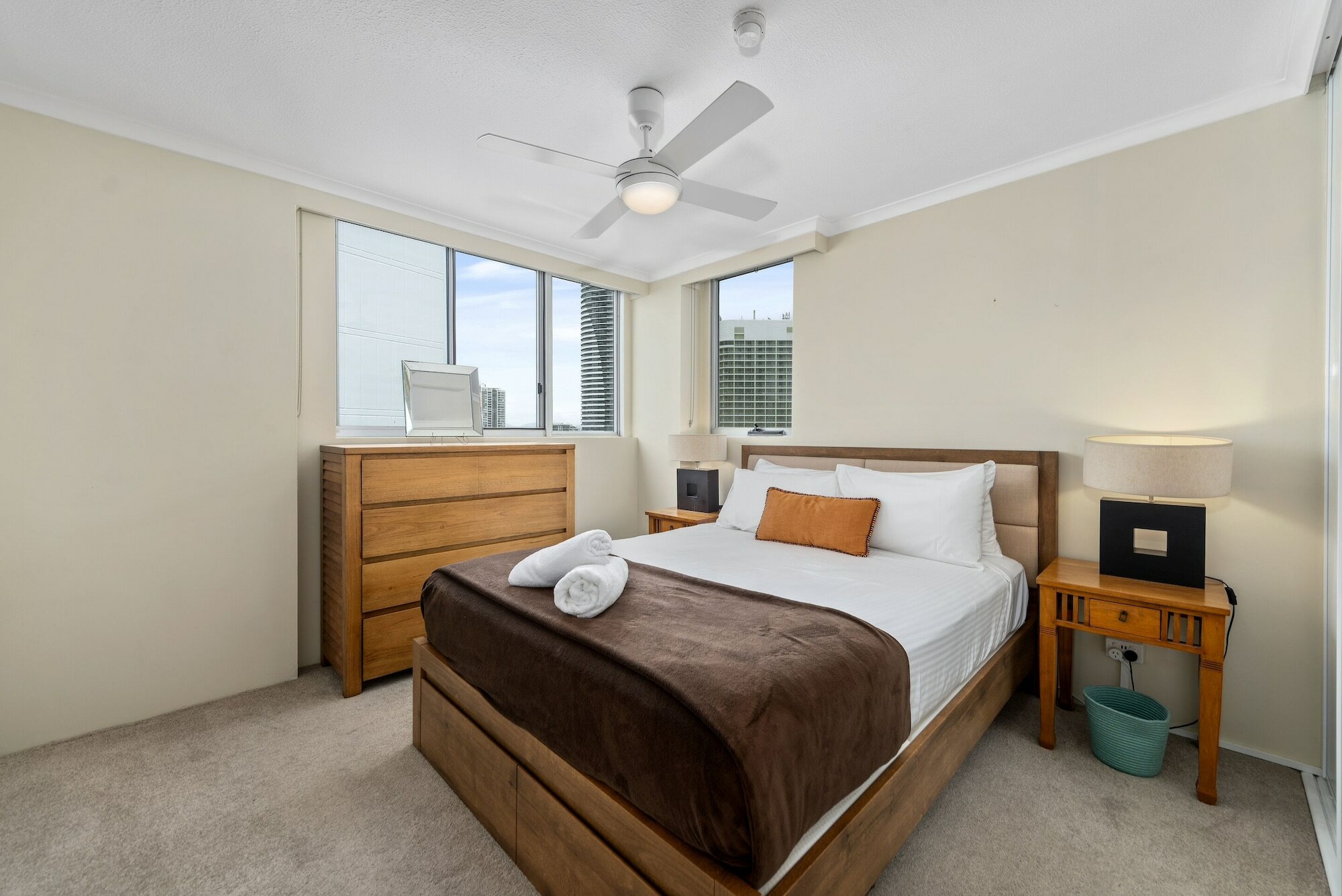 Фото Sandpiper Apartments