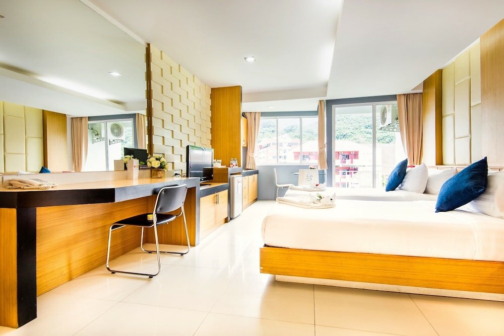 Фото Hallo Patong Hotel & Restaurant