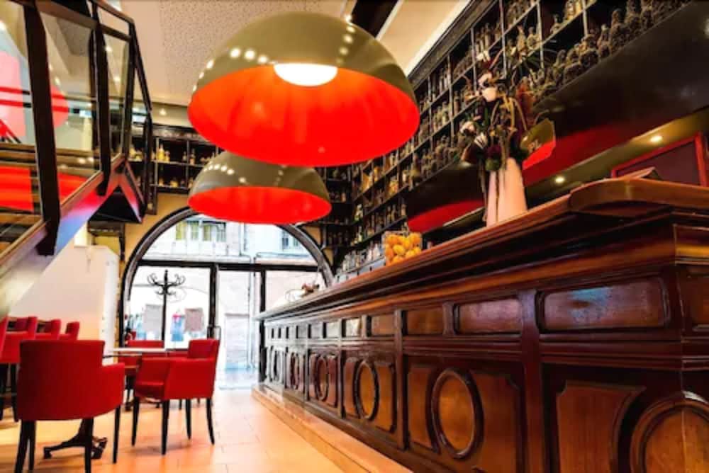 Фото Le Pere Leon Hotel