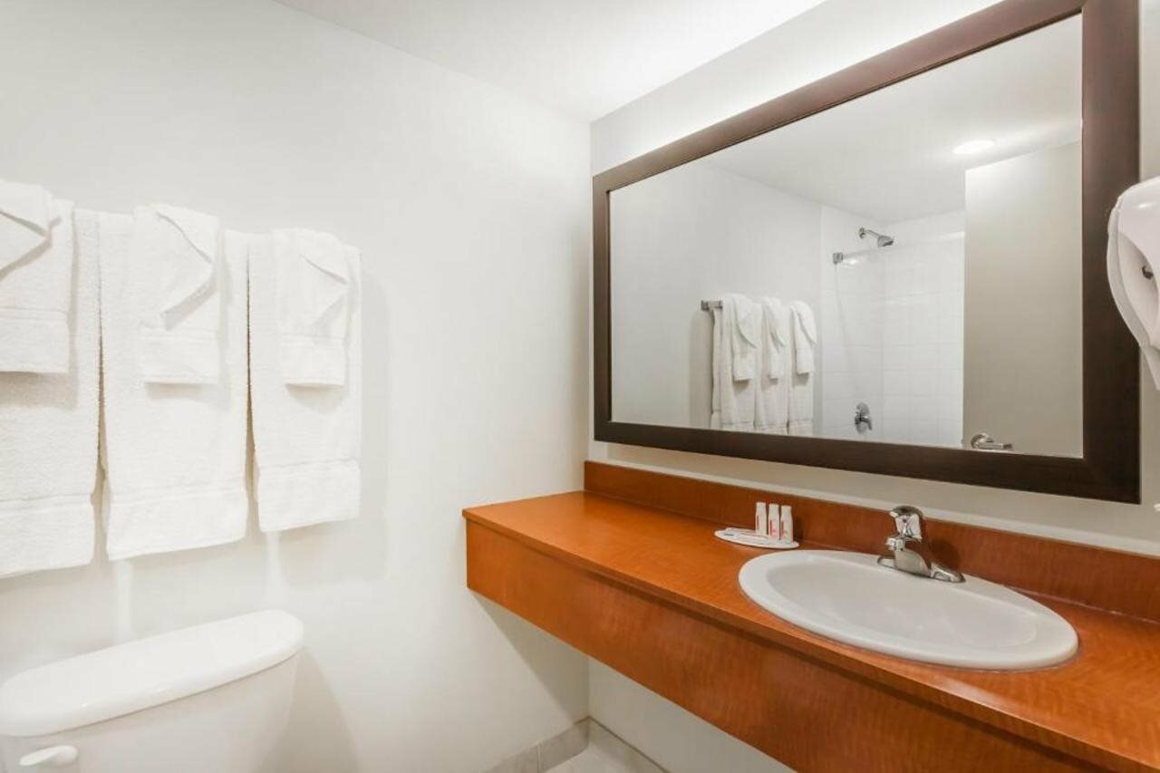 Фото Super 8 by Wyndham Peterborough