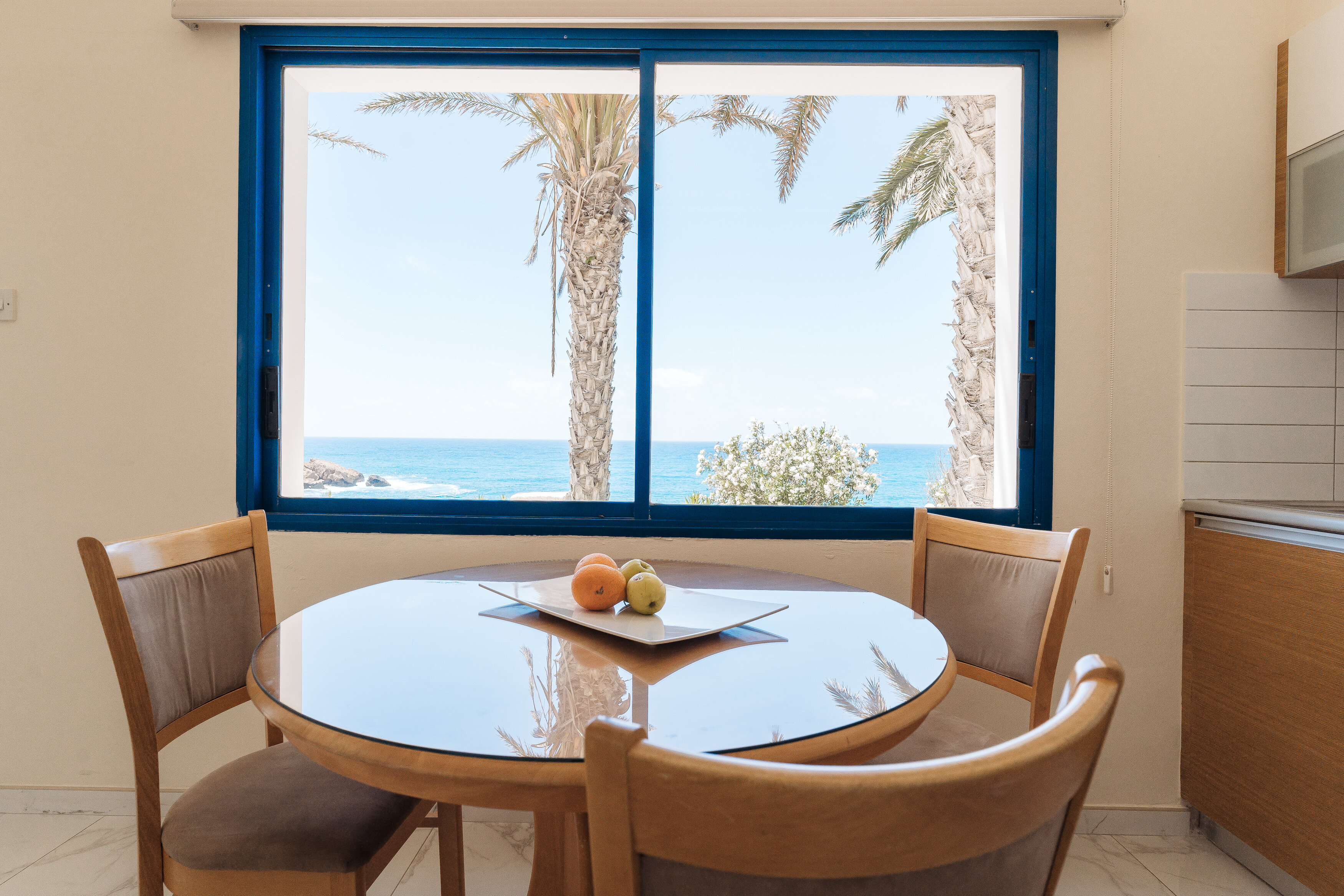 Фото Vrachia Beach Hotel & Suites - Adults only