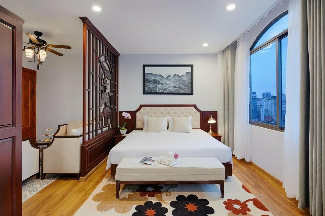 Фото Happy Life Grand Hotel & Sky Bar