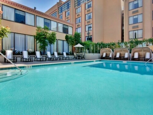 Внешний вид отеля Holiday Inn Hotel & Suites Anaheim, an Ihg Hotel в Анахайме, фото 3
