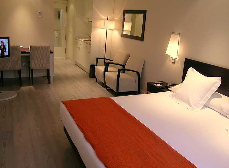 Фото Suites Viena Plaza de Espana