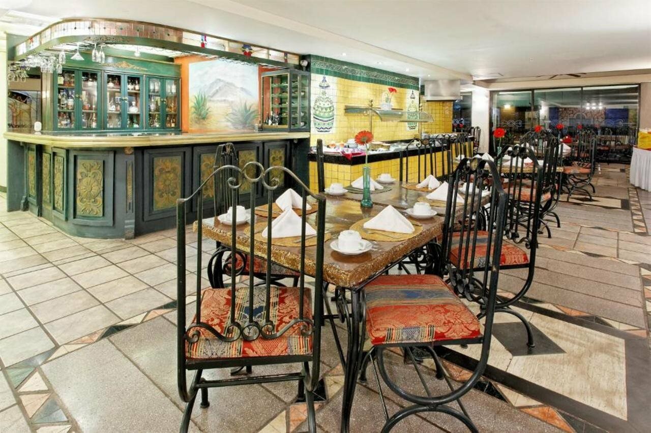 Фото Holiday Inn & Suites Guadalajara Centro Historico