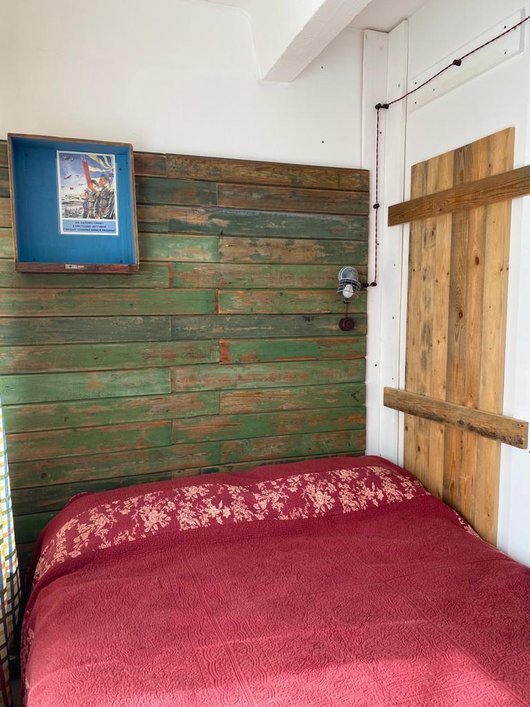 Фото Каморка с Лежанкой у окна