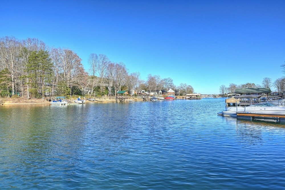Фото Dock Days by Avantstay Swimming Platform, Dock
