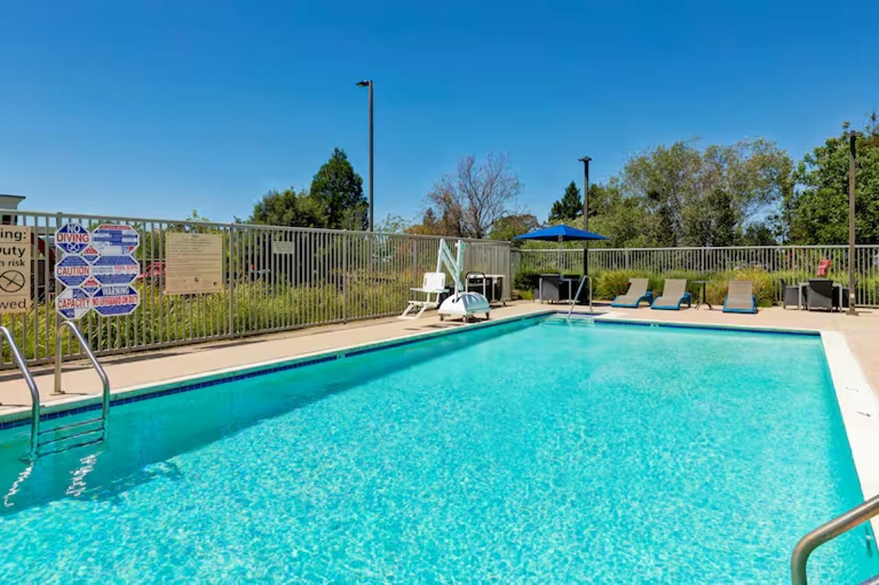 Фото Hampton Inn & Suites Rohnert Park Sonoma County