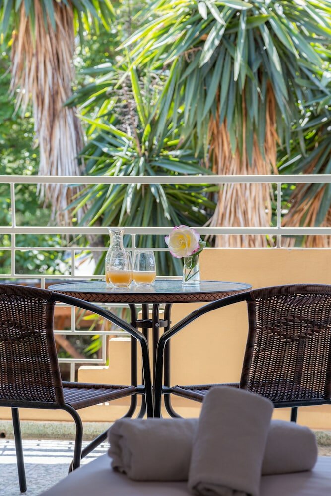 Фото Wilde Rose Hotel