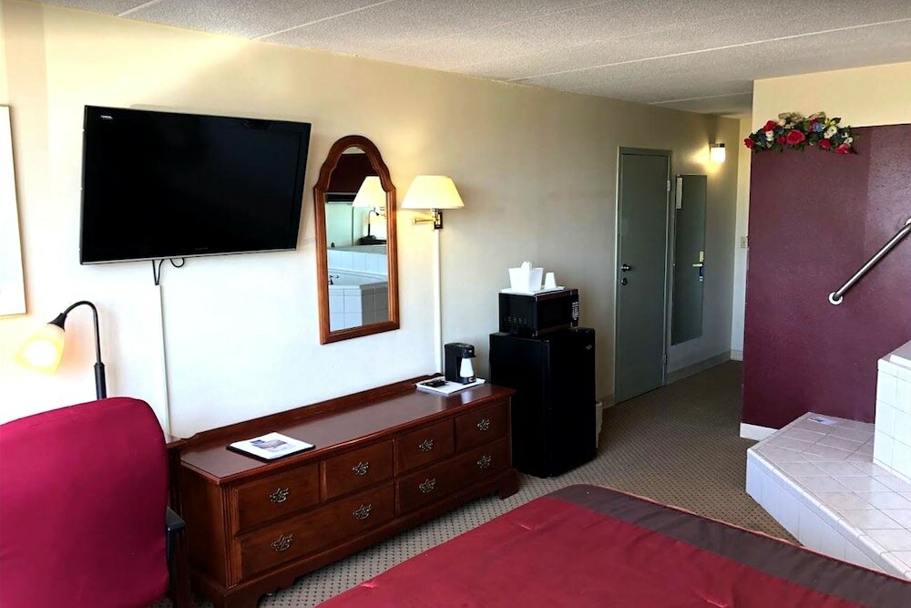 Фото Norwood Inn and Suites Worthington