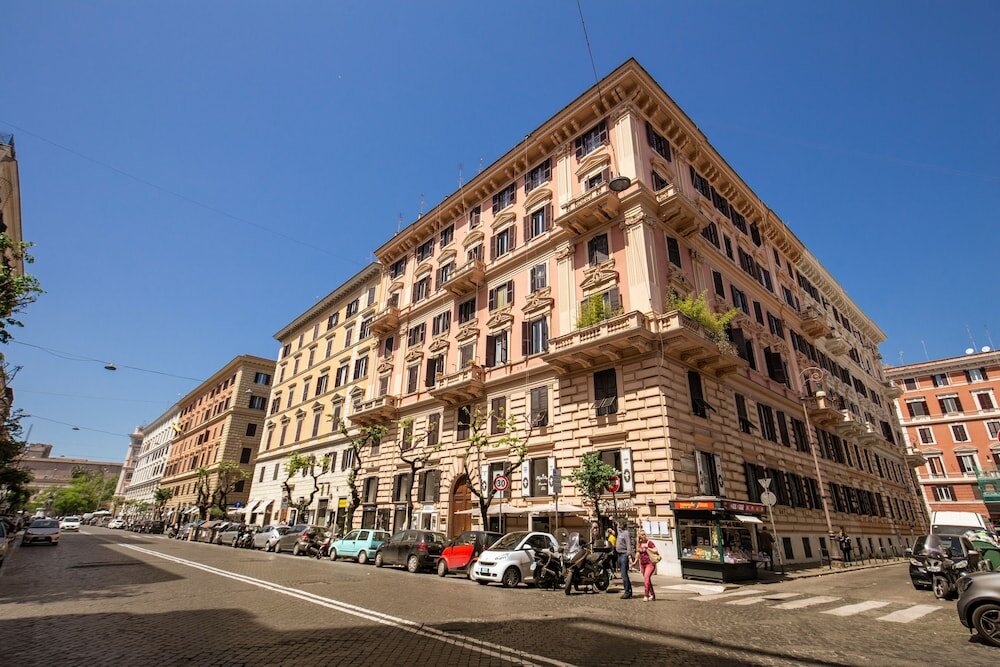 Фото отеля 1