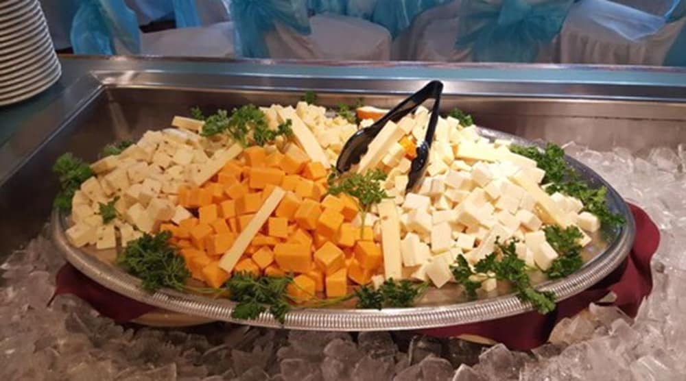 Фото Ramada by Wyndham Hawthorne Lax La Stadium