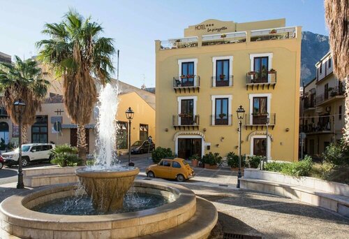 Внешний вид отеля Hotel La Piazzetta в Кастелламмаре-дель-Гольфо, фото 1