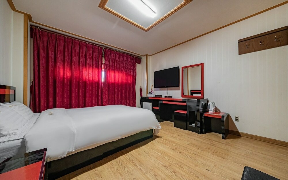 Фото Jeju Happy Hotel