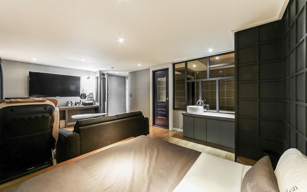 Фото Gimhae Eobangdong The Gentle Hotel