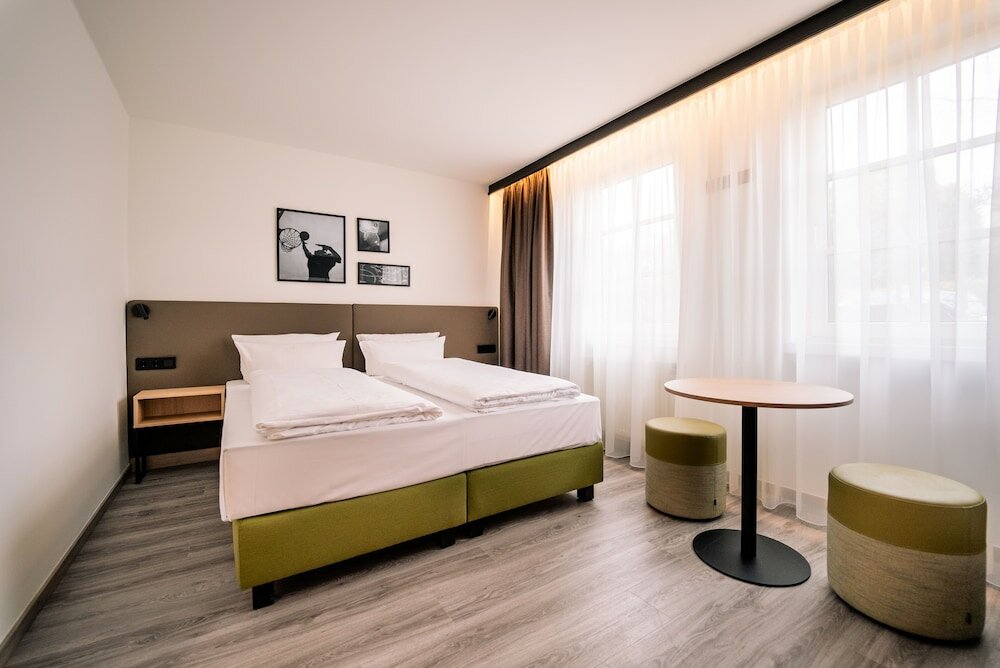 Фото Court Hotel