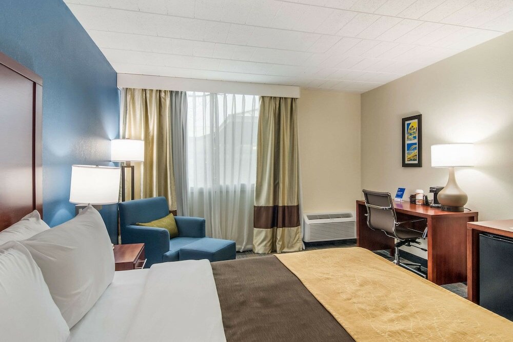 Фото Comfort Inn & Suites