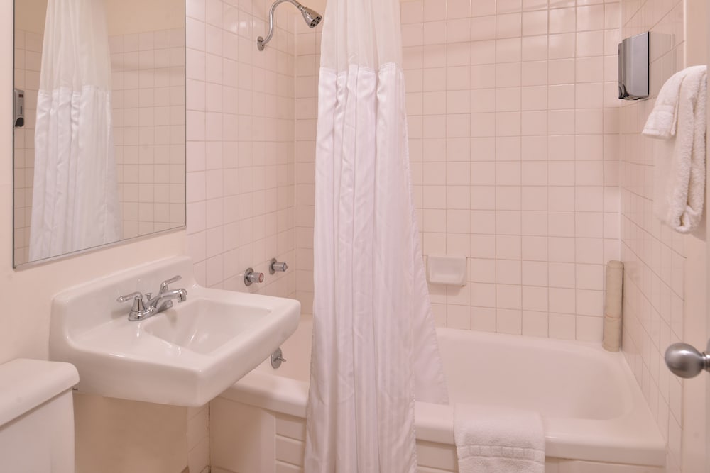 Фото Campus Inn & Suites Eugene Downtown