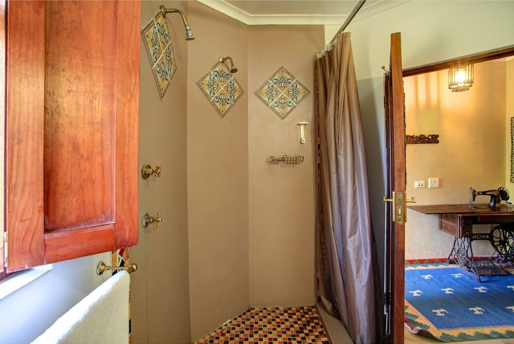 Фото Far Hills Hotel