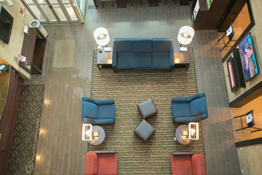 Фото Comfort Suites Oakbrook Terrace near Oakbrook Center