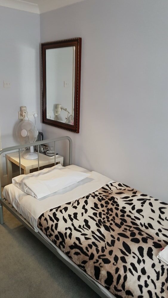 Фото Mandalay Picton House Hotel