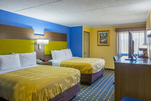 Гостиница Quality Inn & Suites near Six Flags East