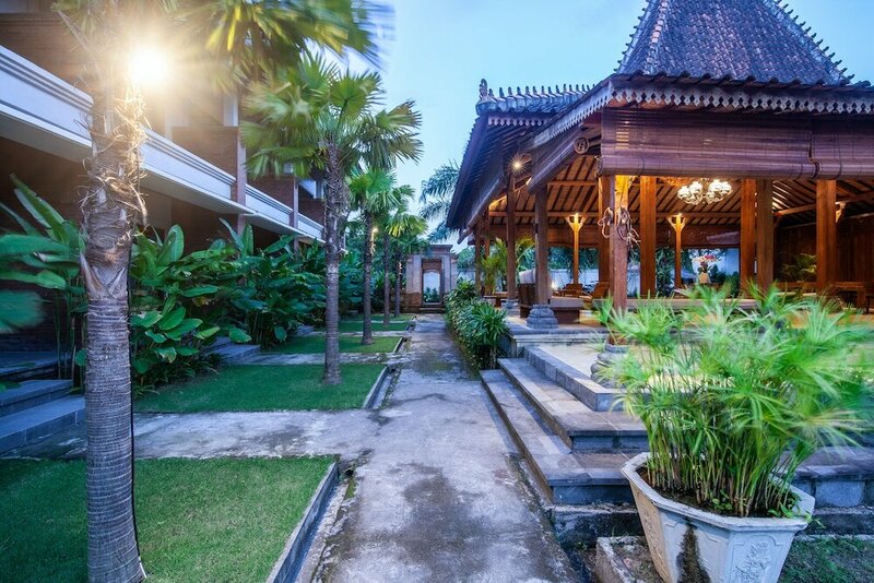 Гостиница Griya Shanti Suites в Денпасаре