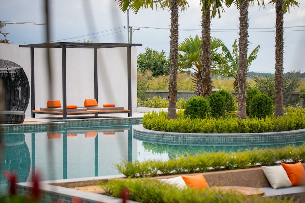 Фото Wonderland Suites and Resort