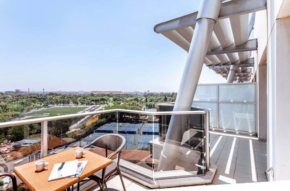 Фото Kfar Maccabiah Hotel and Suites