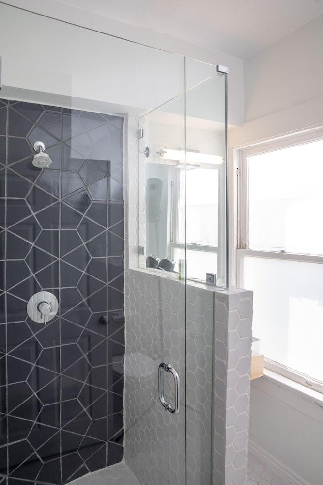 Фото Edwardian Hotel