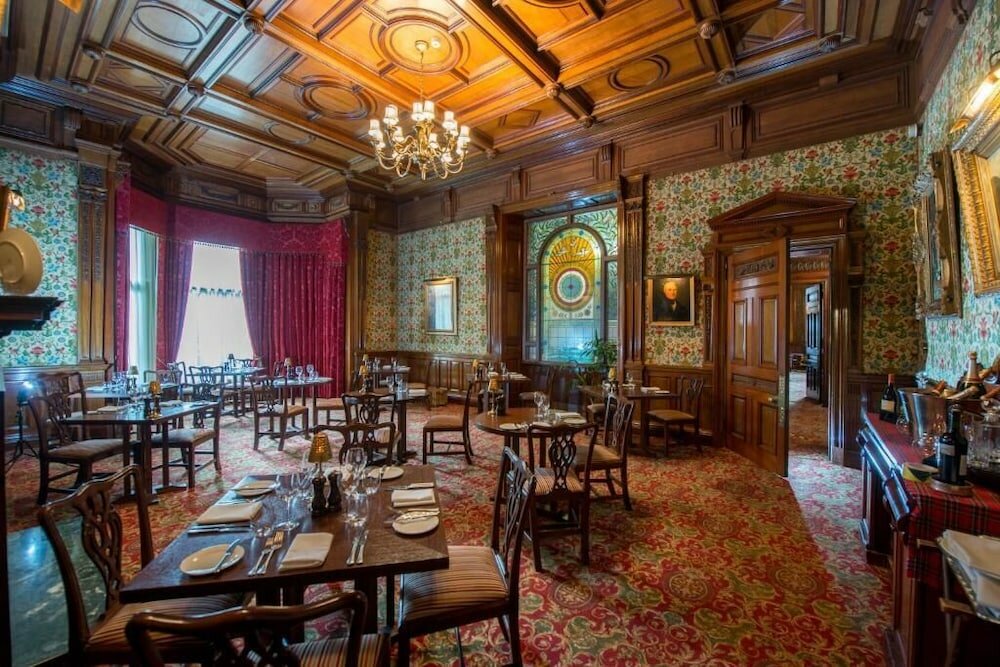 Фото Macdonald Norwood Hall Hotel