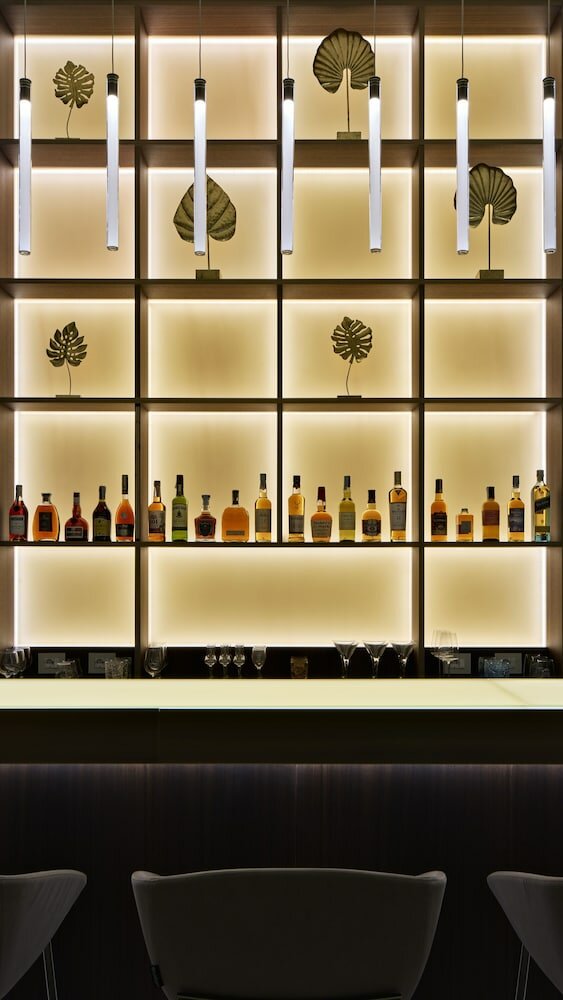 Фото The Britannique Hotel Naples, Curio Collection by Hilton