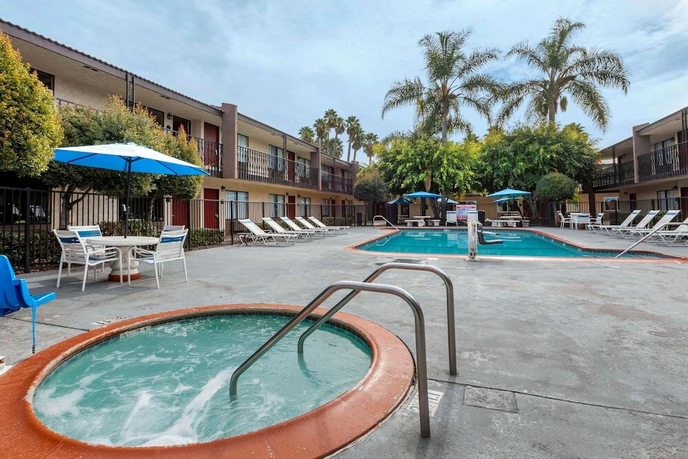 Фото Quality Inn & Suites Buena Park Anaheim