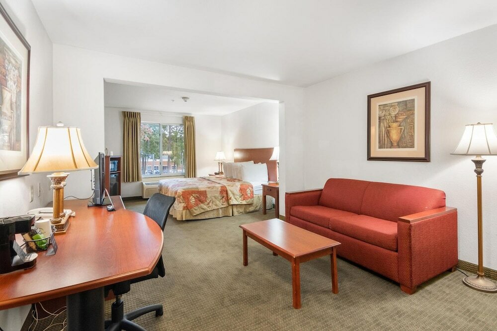 Фото Oyster Point Inn & Suites Newport News